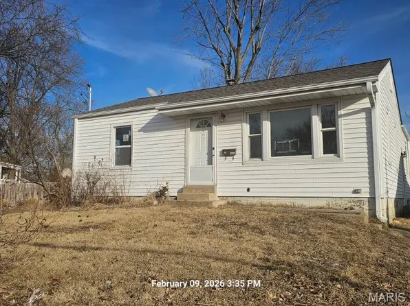 3668 Dixie Dr, Saint Ann, MO 63074