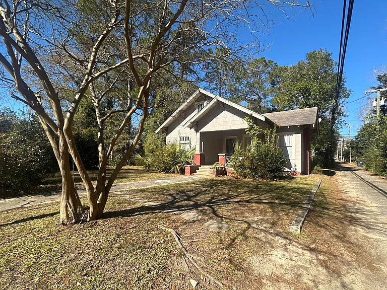 215 W Magnolia St — Photo 2