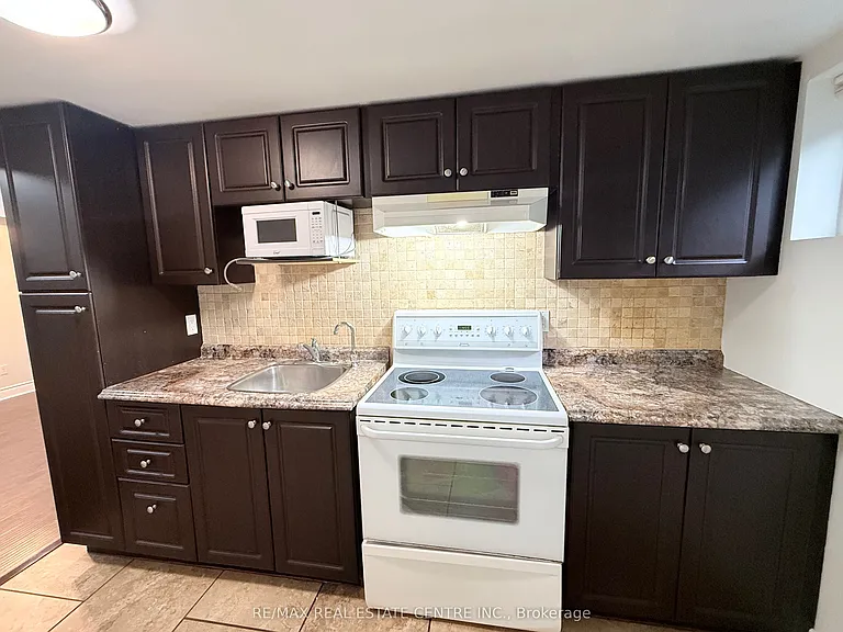 18 Mackenzie Dr #BASEMENT — Photo 6