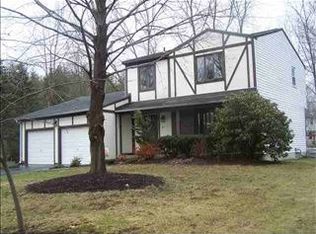 27 Carolanne Dr, Delmar, NY 12054