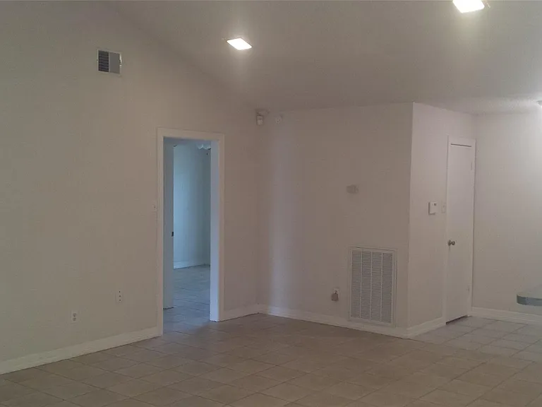10942 Dunvegan Way — Photo 2