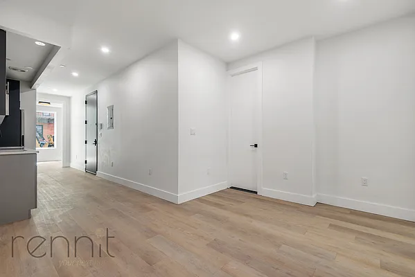 Rented by Rennit Inc. | media 21