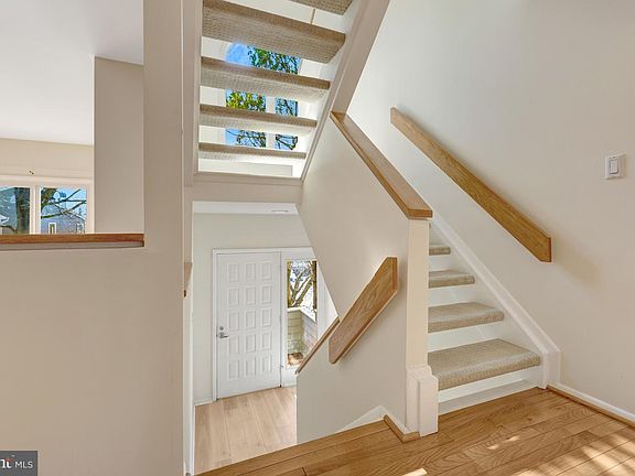 5th image of 1926 Lakeport Way