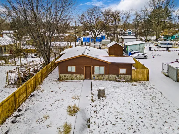 418 Michigan St, Gooding, ID 83330