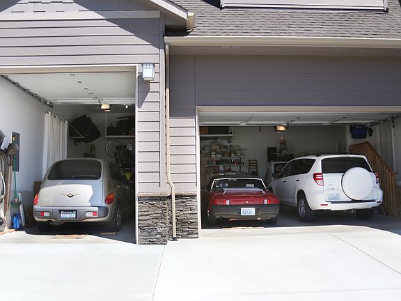 2nd image of 2881 N Breckenridge Dr