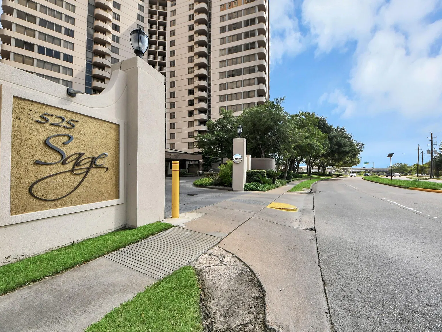 2 bed, 2.0 bath, $2,100 — Photo 2