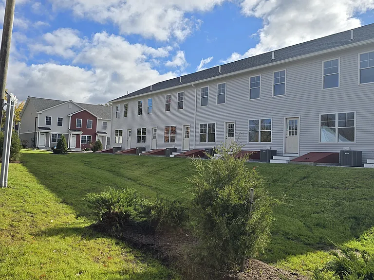 2-5 Megway Ct — Photo 8