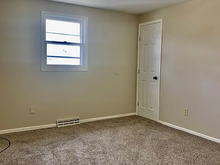 8038 Evesborough Dr — Photo 24
