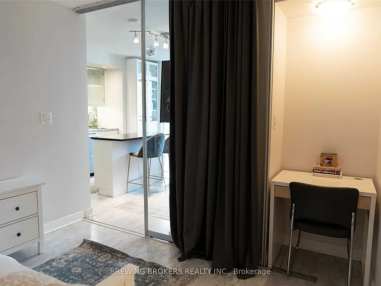 25 Telegram Mews #3311 — Photo 3