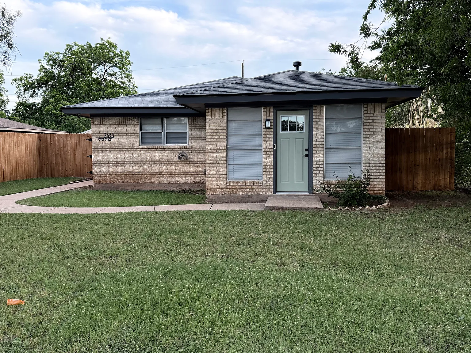 3 bed, 1452 sqft, $4,800 — Photo 1