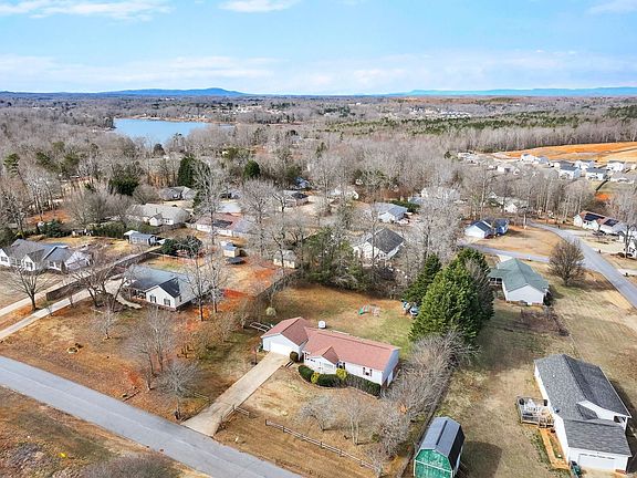 3rd image of 108 Allison St