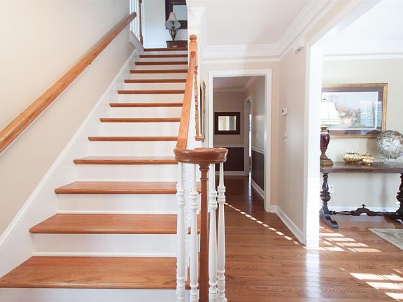 3rd image of 1525 Holmes Cir