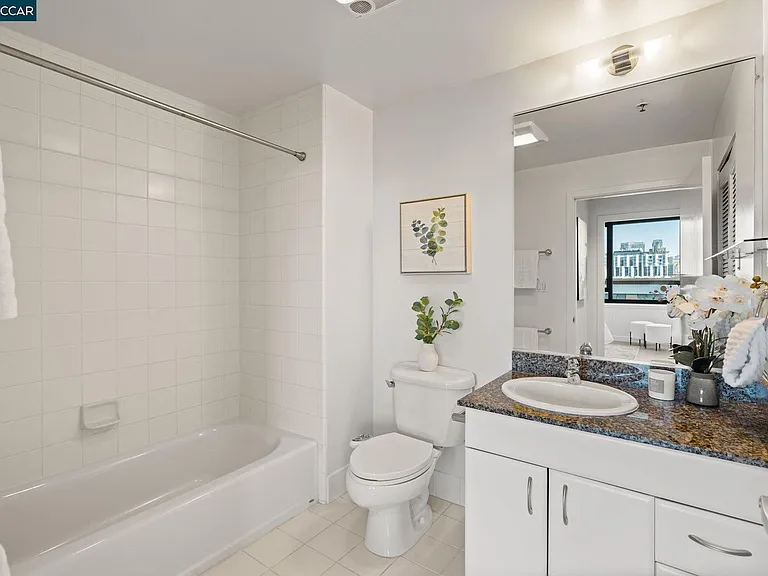 260 King St #865 — Photo 9