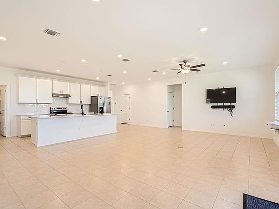 5th image of 169 Slenderleaf Dr
