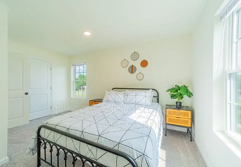 674 N Bedford St — Photo 21