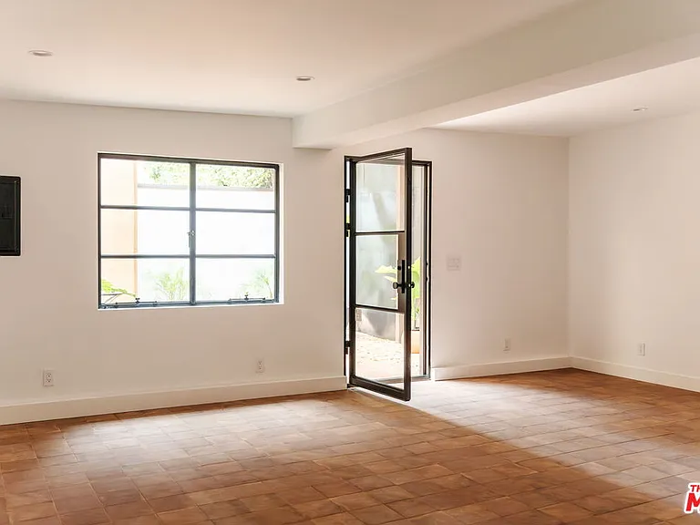 430 1/2 N Harper Ave — Photo 5