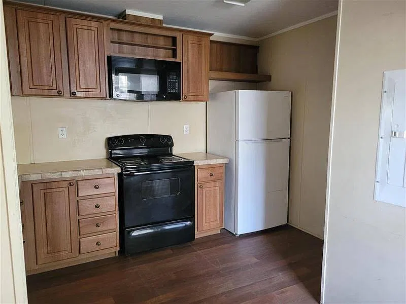 15301 W US Highway 54 — Photo 3