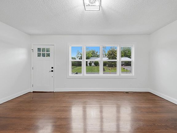 4th image of 4620 Leslie Ln
