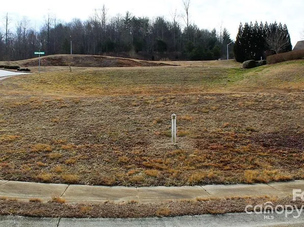 426 SE Huntington Woods St, Lenoir, NC 28645