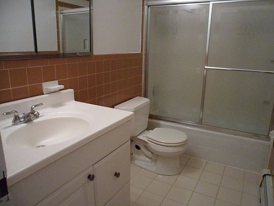 4th image of 2426 Wilshire Ln