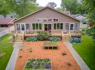 35660 N Sheridan Dr, Fox Lake, IL 60020