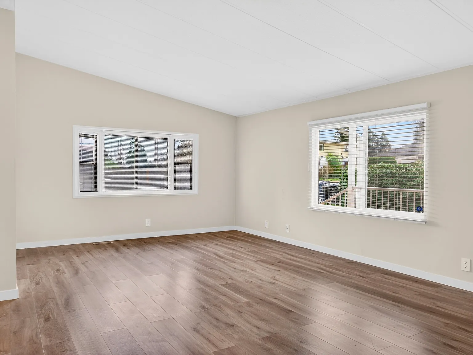3 bed, 1248 sqft, $3,995 — Photo 3
