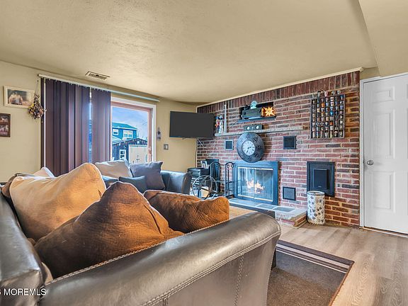 3rd image of 22 Princeton Drive