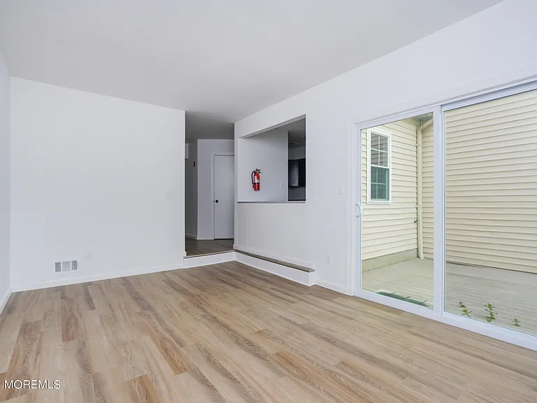 27 Karen Dr — Photo 10