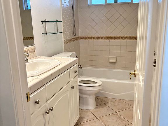 4th image of 1218 Agate St APT D