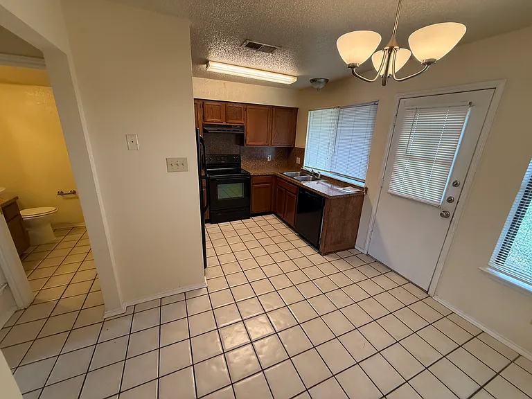 730 Bluebonnet Dr #B — Photo 8