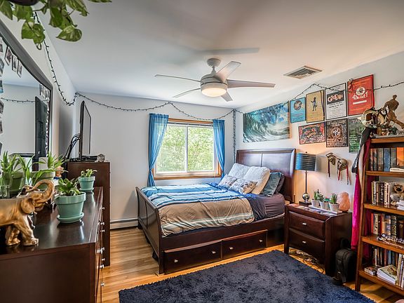 3rd image of 50 Apple Hill Dr