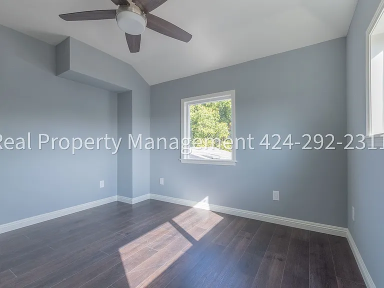 1352 E 23rd Street — Photo 23