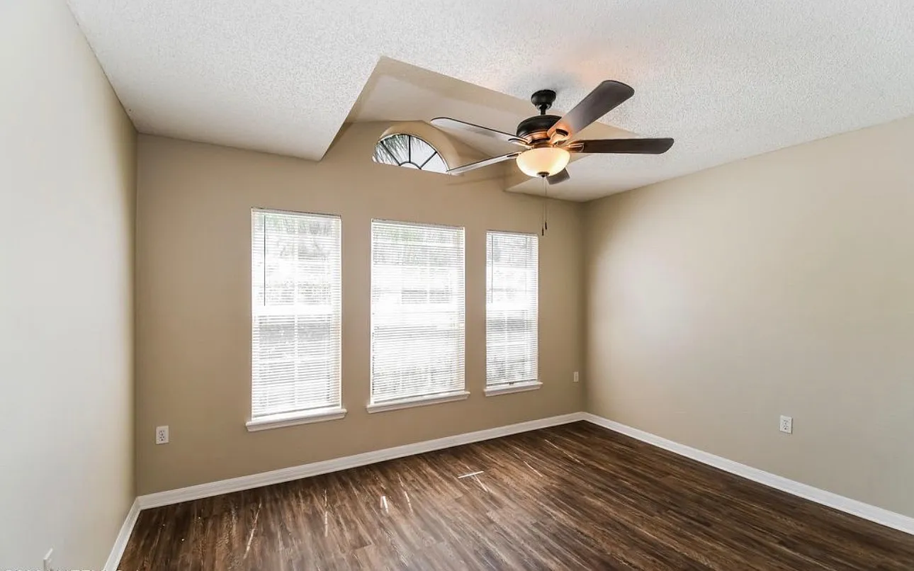 3 bed, 1855 sqft, $2,500 — Photo 3
