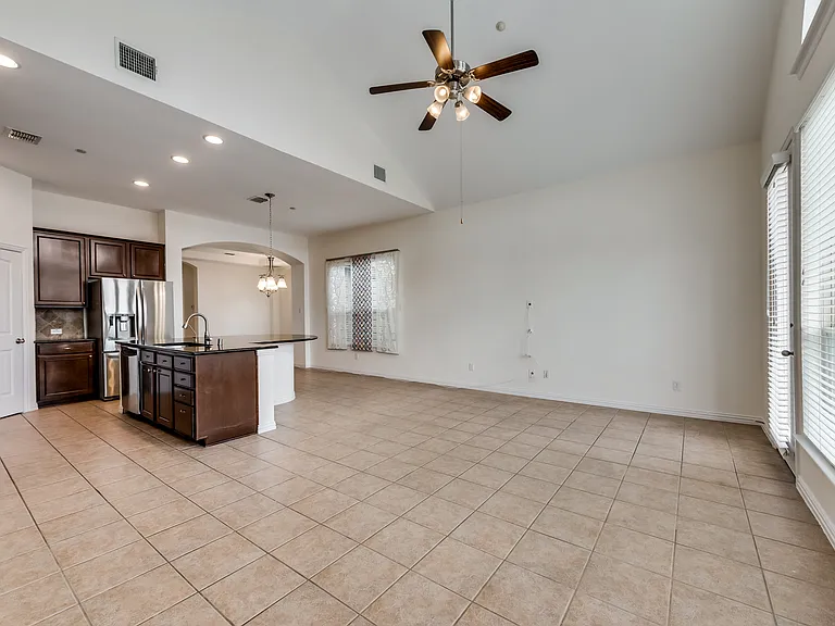 1930 Loma Alta Dr — Photo 5