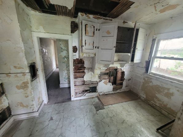 detroit-michigan-88398033 picture