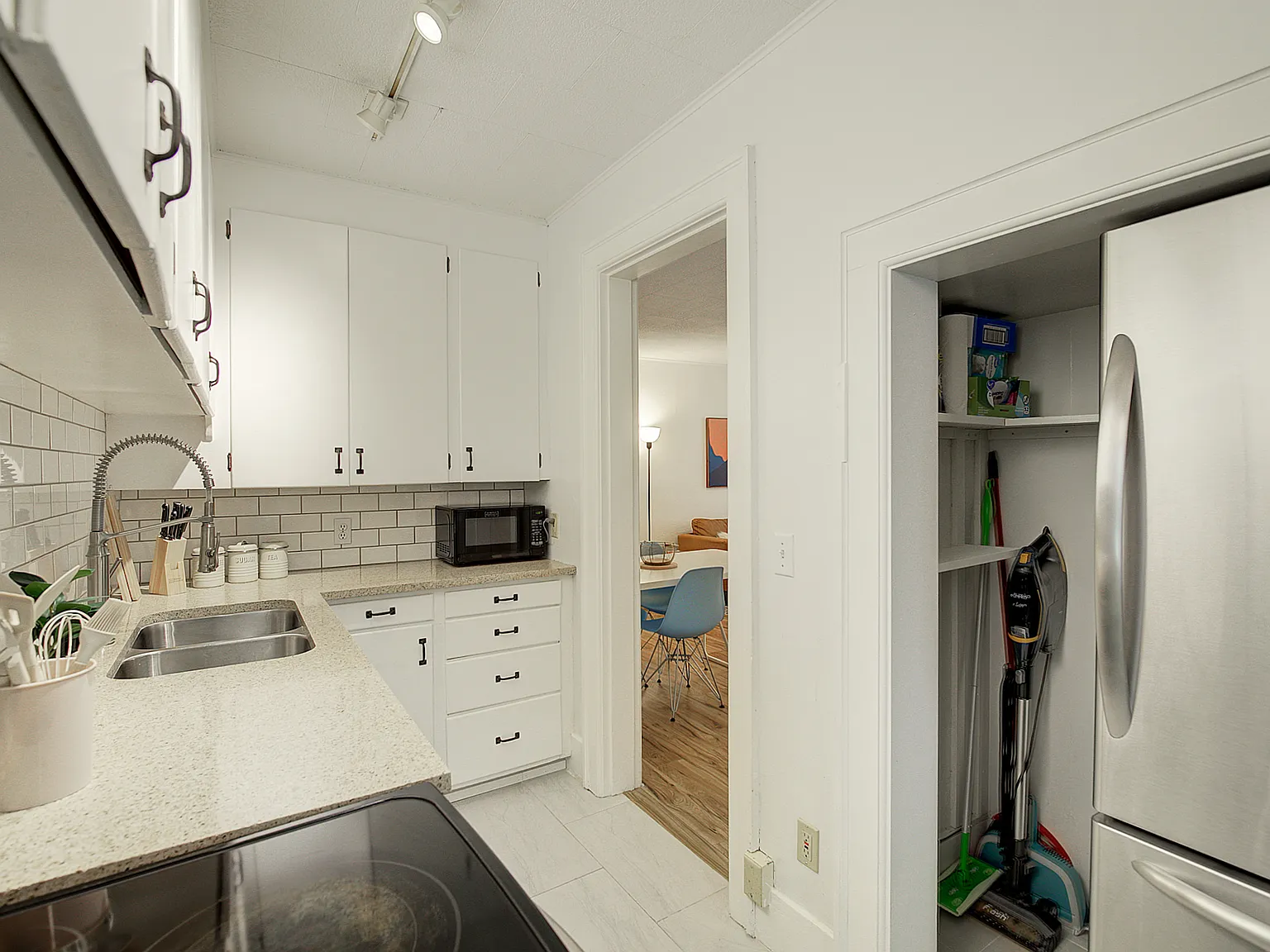 1 bed, 715 sqft, $1,900 — Photo 4
