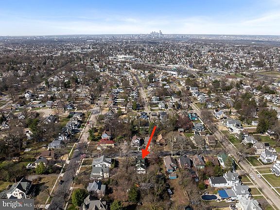 3rd image of 117 Leslie Ave