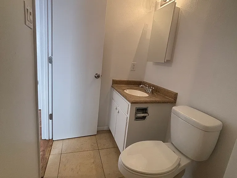 9021 Candelaria Rd NE #A — Photo 19