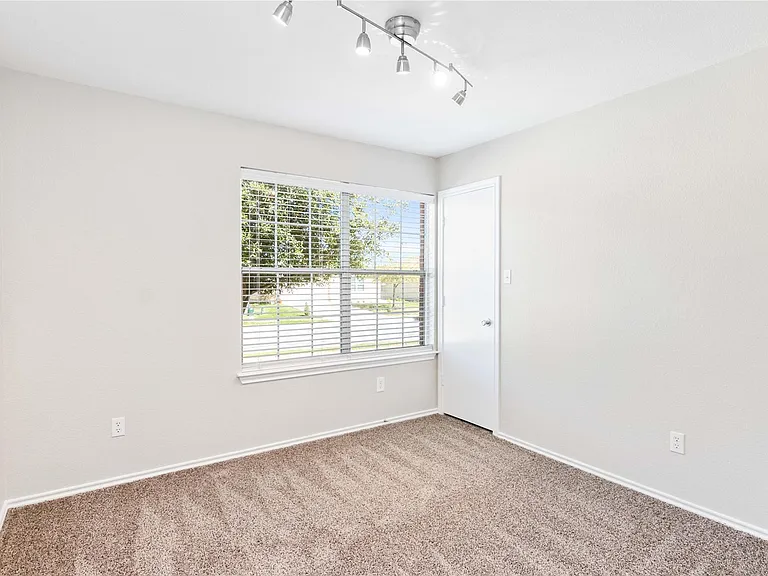 219 Almquist St — Photo 24