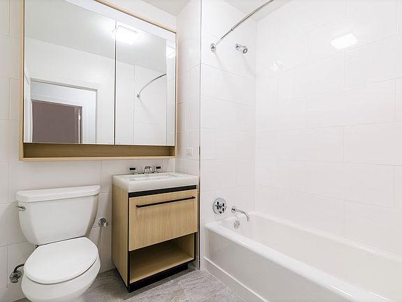 4th image of 250 W 19th St APT 3D