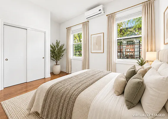 Bedroom, photo 2