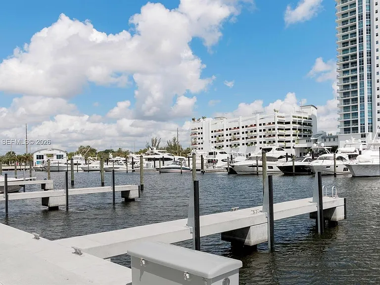 17111 Biscayne Blvd #903 — Photo 28