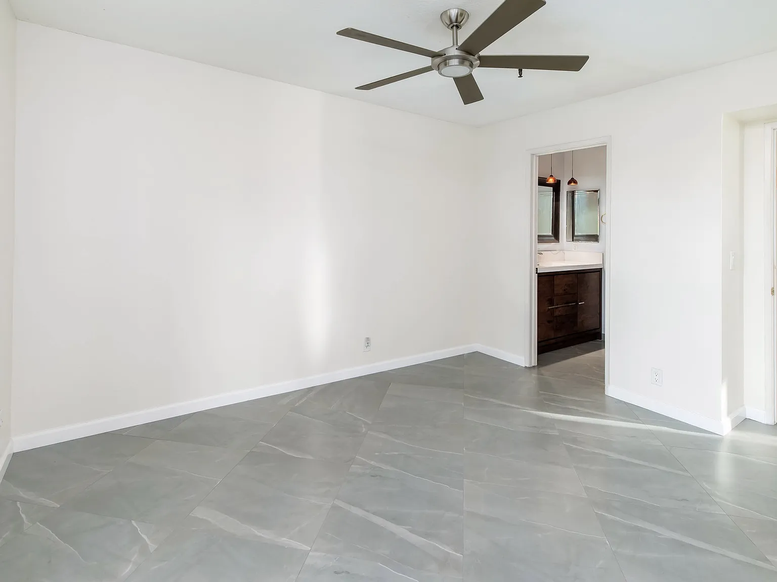 2 bed, 800 sqft, $2,100 — Photo 3