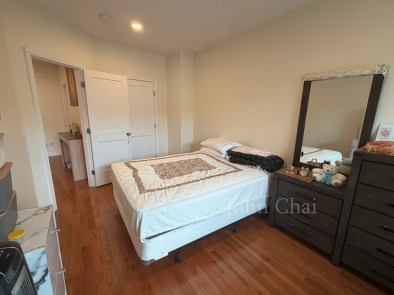 123 Sutherland Rd #E — Photo 15