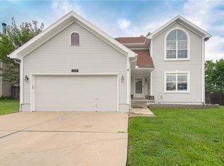 128 Parkview Ct, Lansing, KS 66043
