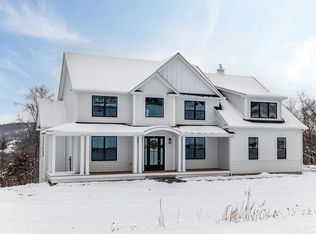 195 Willow Creek Estates Dr, Southbury, CT 06488