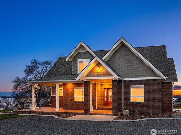 2nd image of 2762 Elgin Road NE
