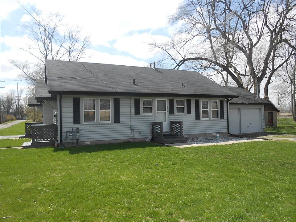 2nd image of 229 W School St