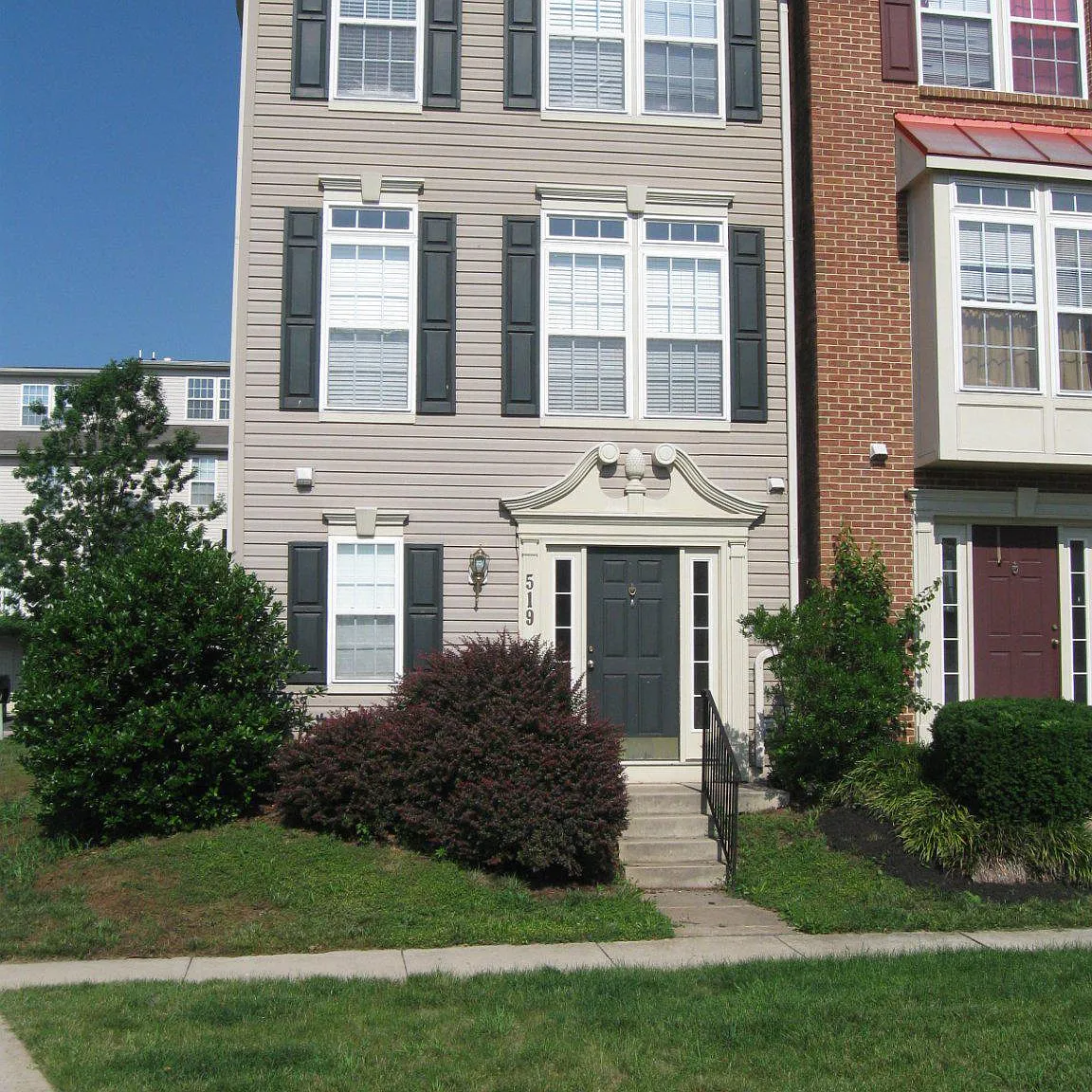 3 bed, 3.5 bath, 1688 sqft, $2,300 — Photo 1
