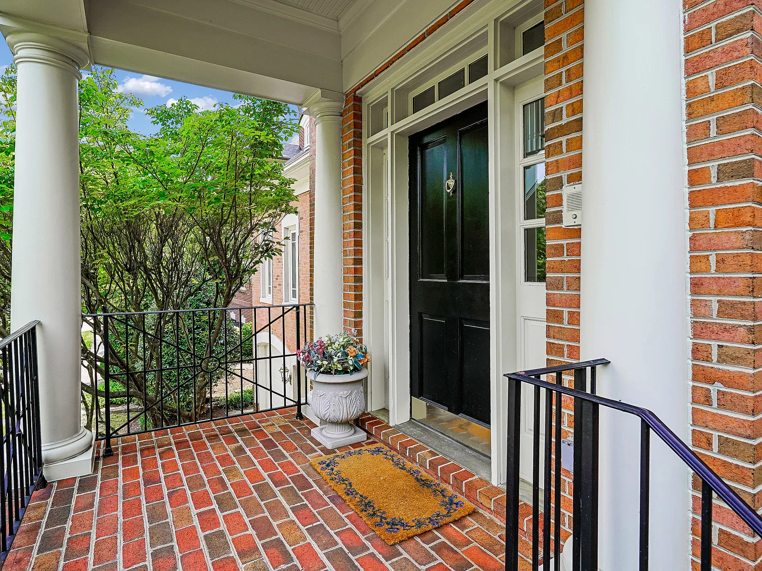6 bed, 7366 sqft, $7,800 — Photo 4